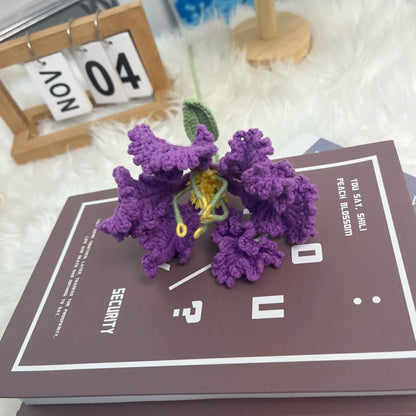 Bouquet di Lagerstroemia eterna lavorata a maglia e all'uncinetto