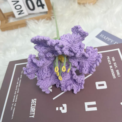Bouquet di Lagerstroemia eterna lavorata a maglia e all'uncinetto