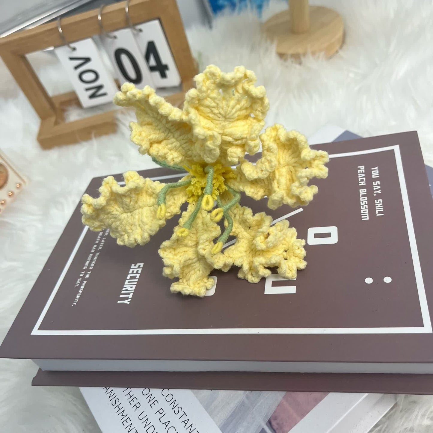Bouquet di Lagerstroemia eterna lavorata a maglia e all'uncinetto