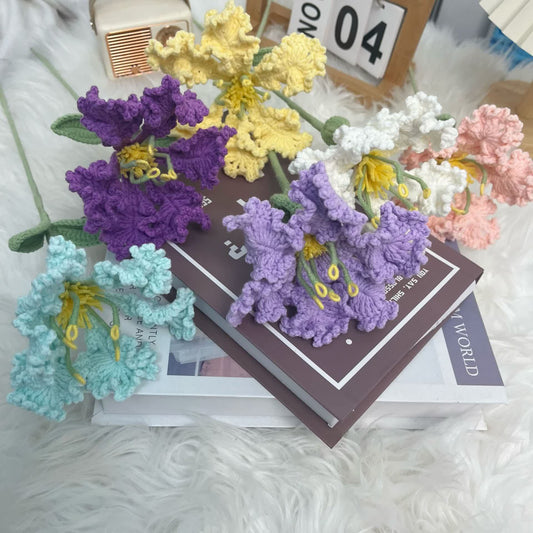 Bouquet di Lagerstroemia eterna lavorata a maglia e all'uncinetto