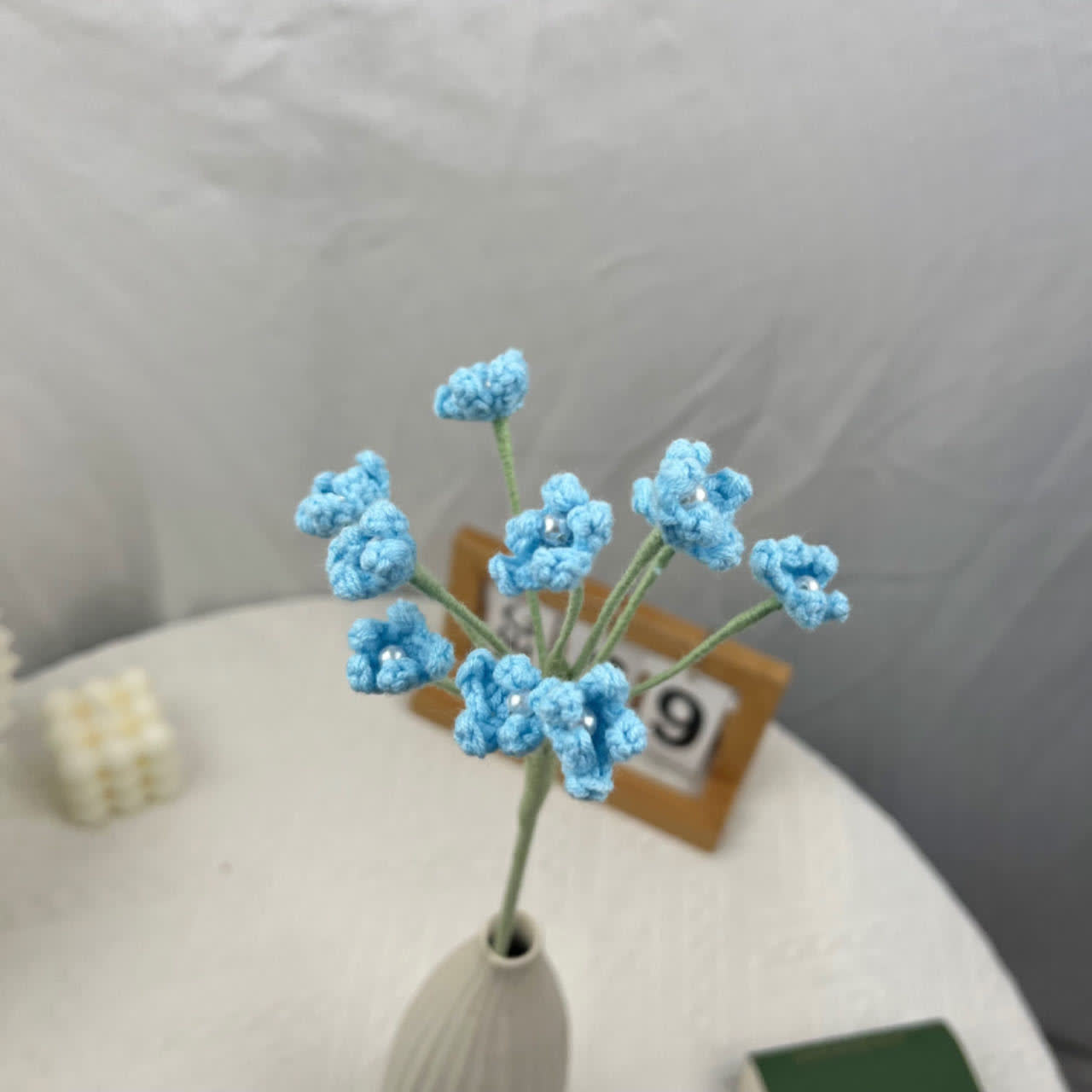 Bouquet di gypsophila lavorato a maglia all'uncinetto fatto a mano