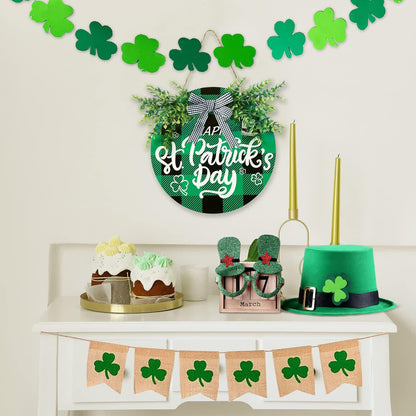 Decorazione creativa da appendere alla porta con foglie verdi per il giorno di San Patrizio