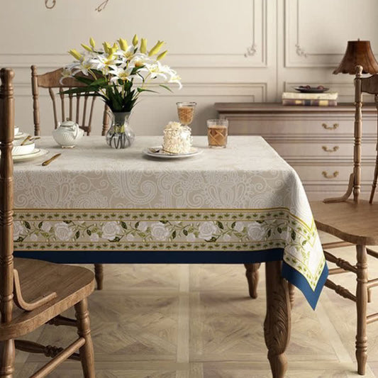Tovaglia di lino con fiori e piante di lusso retrò e leggero
