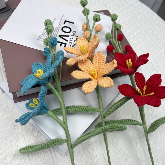 Bouquet di fiori Montbretia lavorato a maglia e all'uncinetto fatto a mano