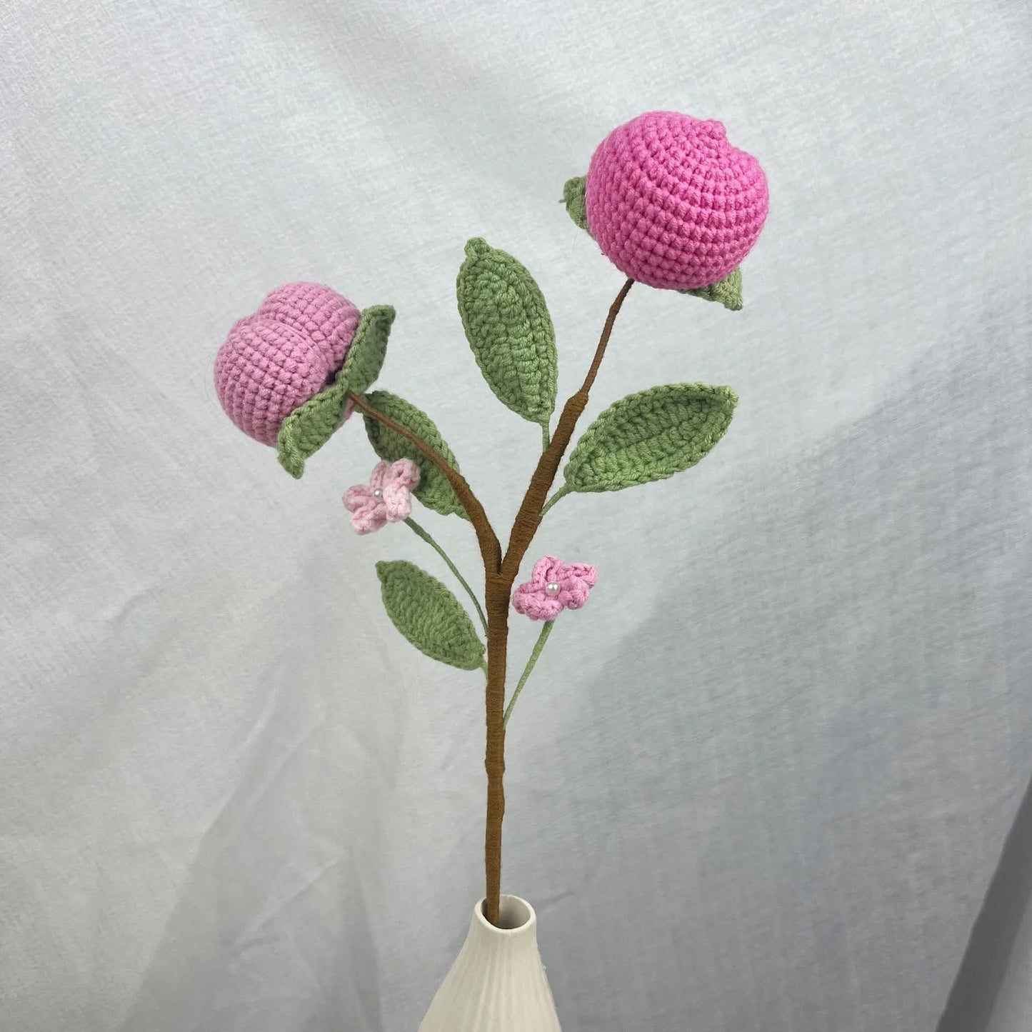 Bouquet creativo di frutta lavorato a maglia e all'uncinetto fatto a mano