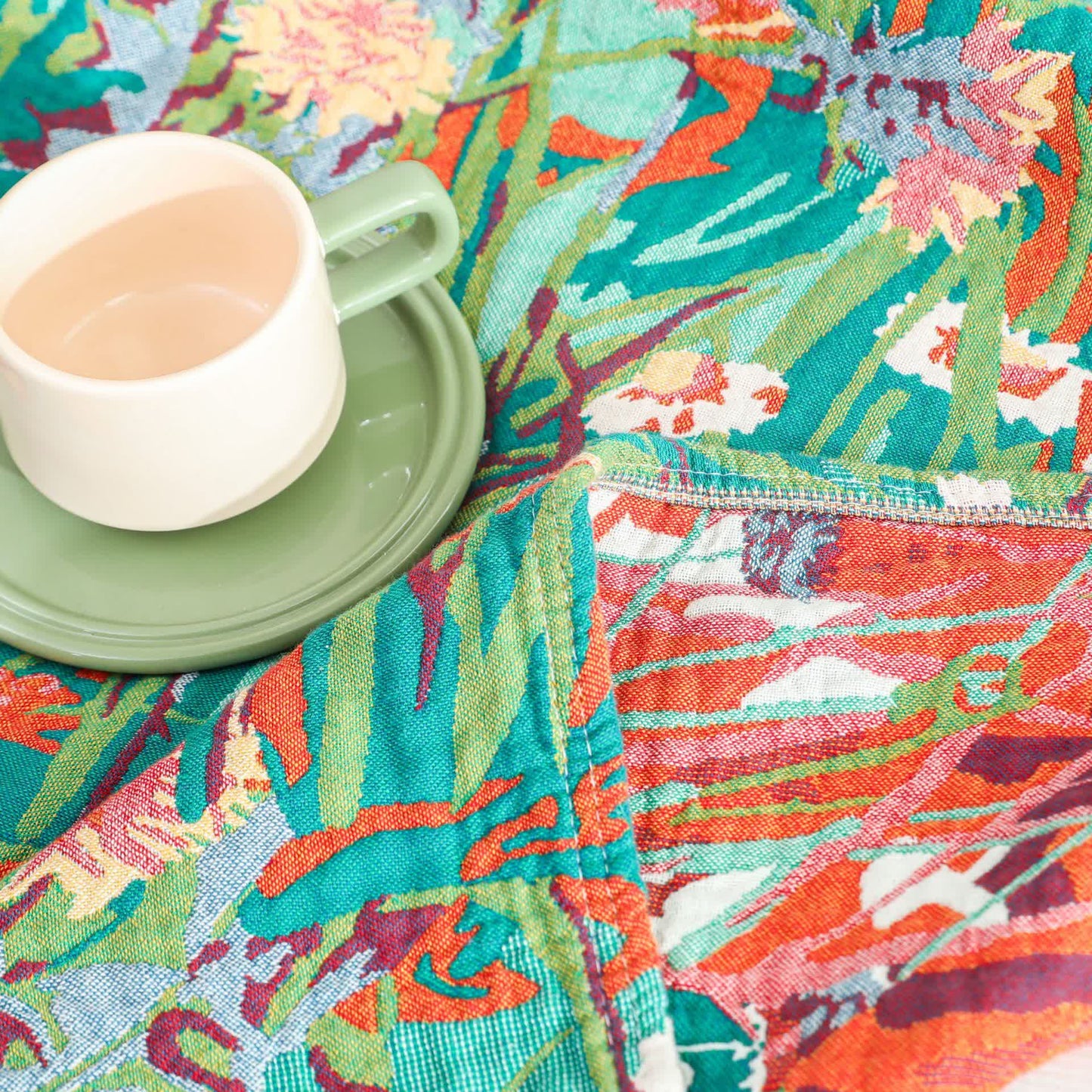 Trapunta reversibile con nappe e fiori in garza di cotone