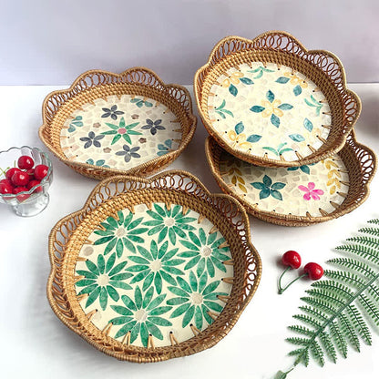 Cestino portaoggetti in rattan colorato a forma di conchiglia