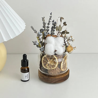 Ornamento profumato con fiori secchi e oli essenziali per aromaterapia