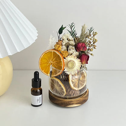 Ornamento profumato con fiori secchi e oli essenziali per aromaterapia