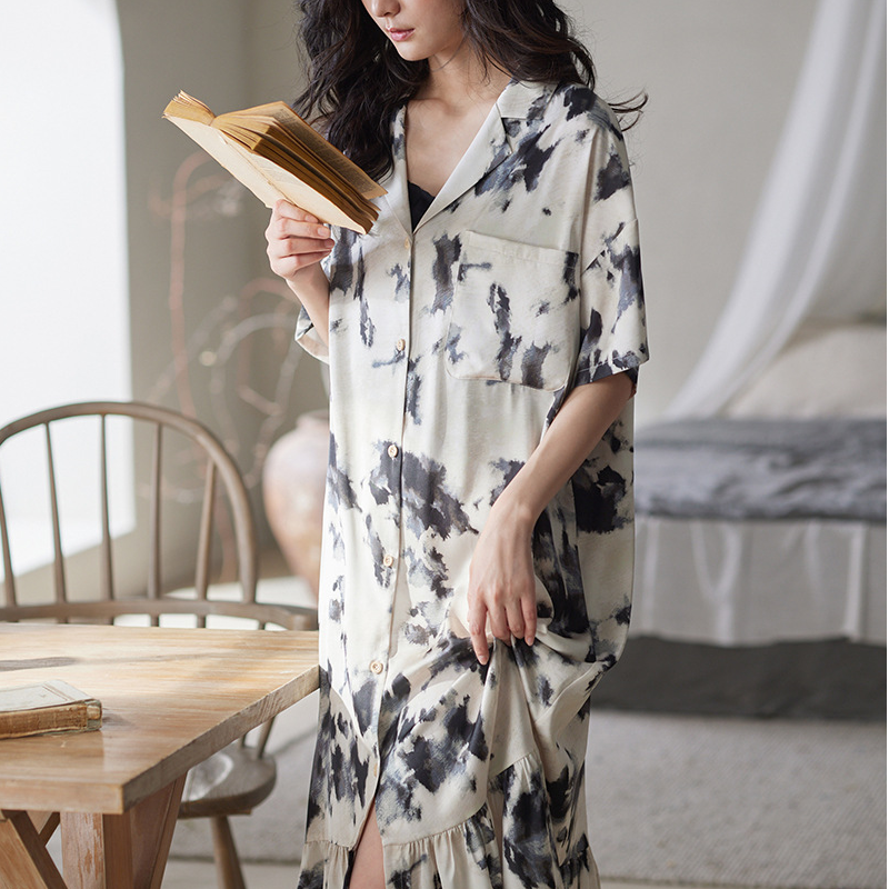 Camicia da notte in raso di seta con scollo a revers