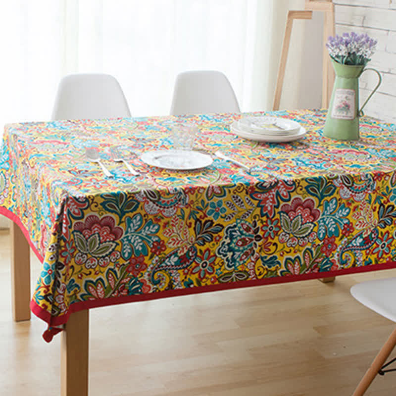 Tovaglia con fiori botanici colorati in stile boho