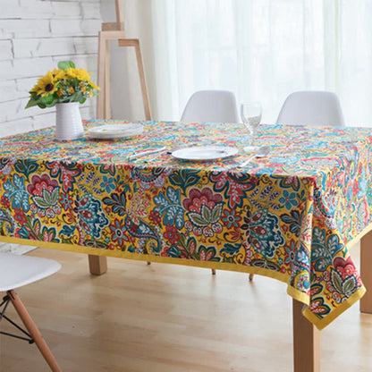 Tovaglia con fiori botanici colorati in stile boho