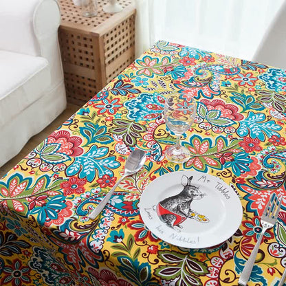 Tovaglia con fiori botanici colorati in stile boho