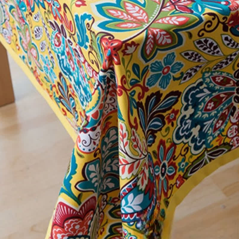 Tovaglia con fiori botanici colorati in stile boho