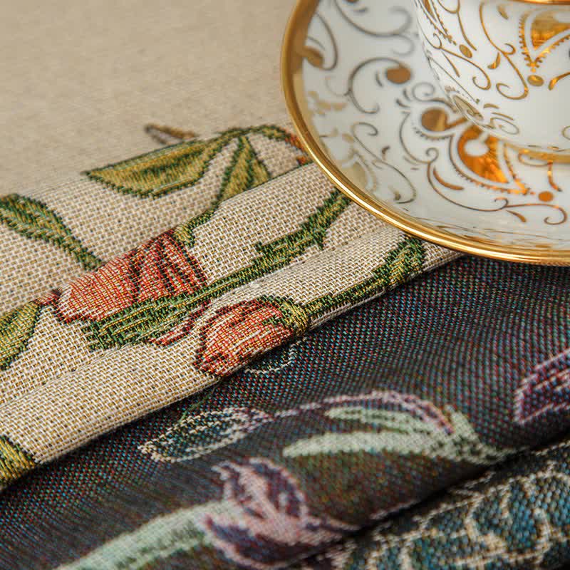 Elegante tovaglia con fiori e uccelli in filo tinto