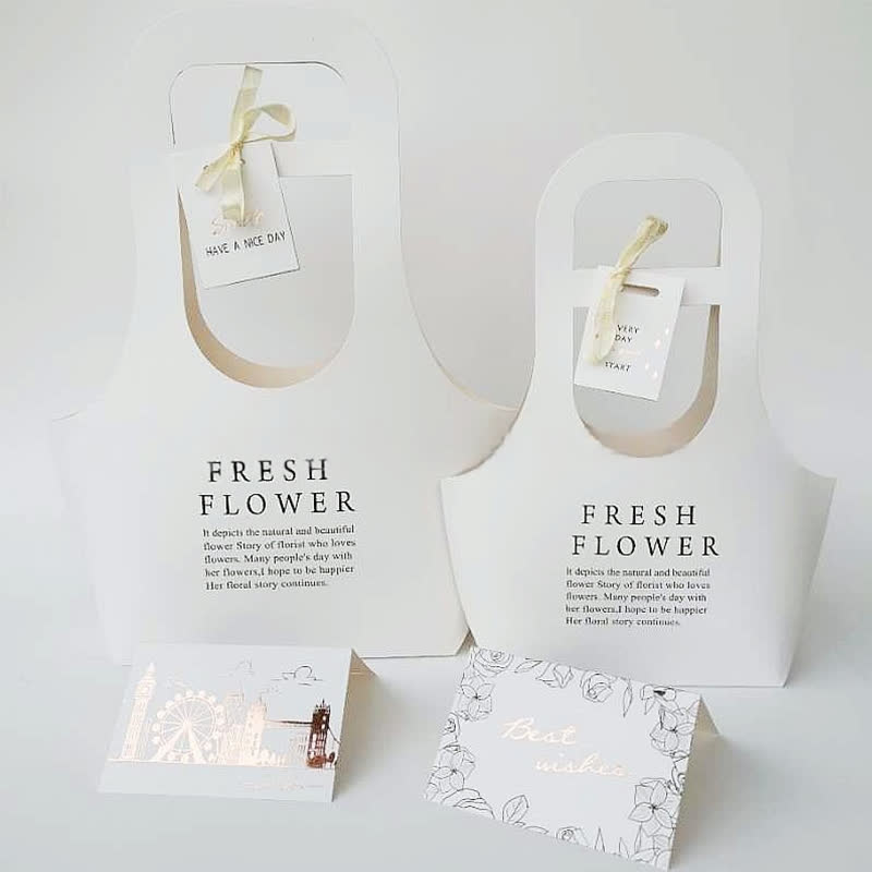Sacchetti regalo in carta kraft con fiori e manico