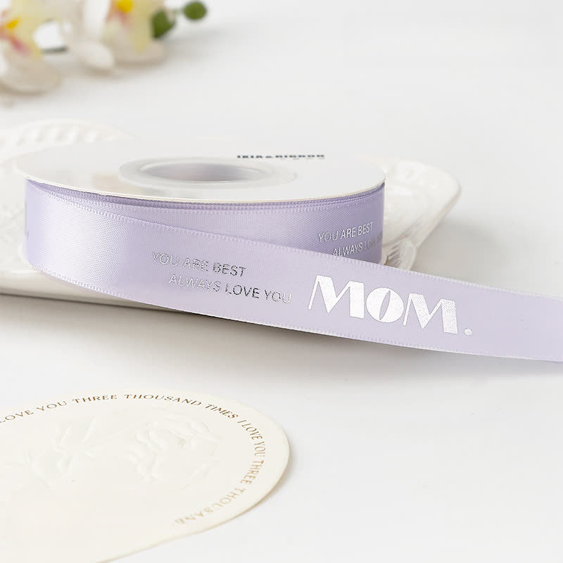 Confezione regalo per la festa della mamma con bouquet e nastro di raso