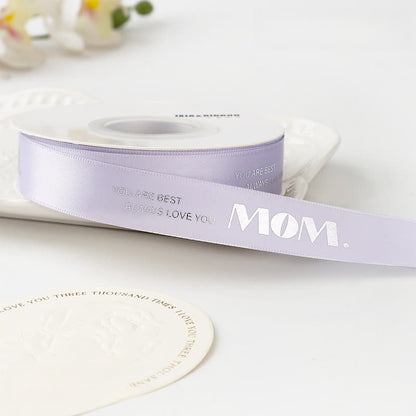Confezione regalo per la festa della mamma con bouquet e nastro di raso