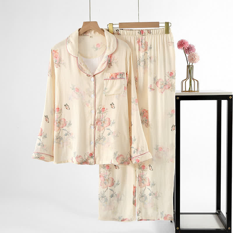 Loungewear in raso morbido con farfalle floreali