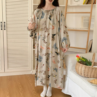 Camicia da notte in raso con farfalle rurali