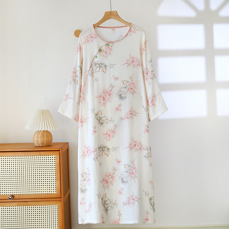 Elegante abbigliamento da casa con foglie di ciliegio in fiore