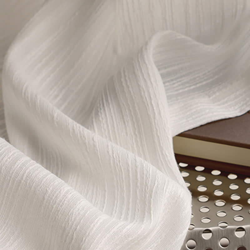 Tenda filtrante moderna e minimalista con texture leggera