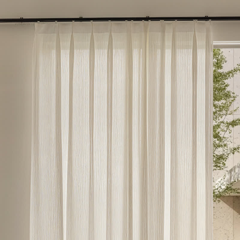 Tenda filtrante moderna e minimalista con texture leggera