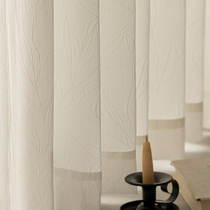 Tenda filtrante moderna e minimalista con texture leggera