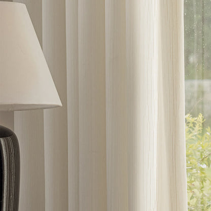 Tenda filtrante moderna e minimalista con texture leggera