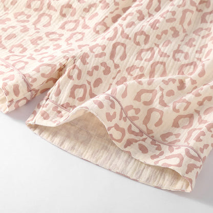 Completo da casa in garza di cotone con stampa leopardata