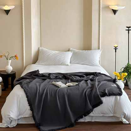 Coperta in garza di cotone con nappe in tinta unita semplice