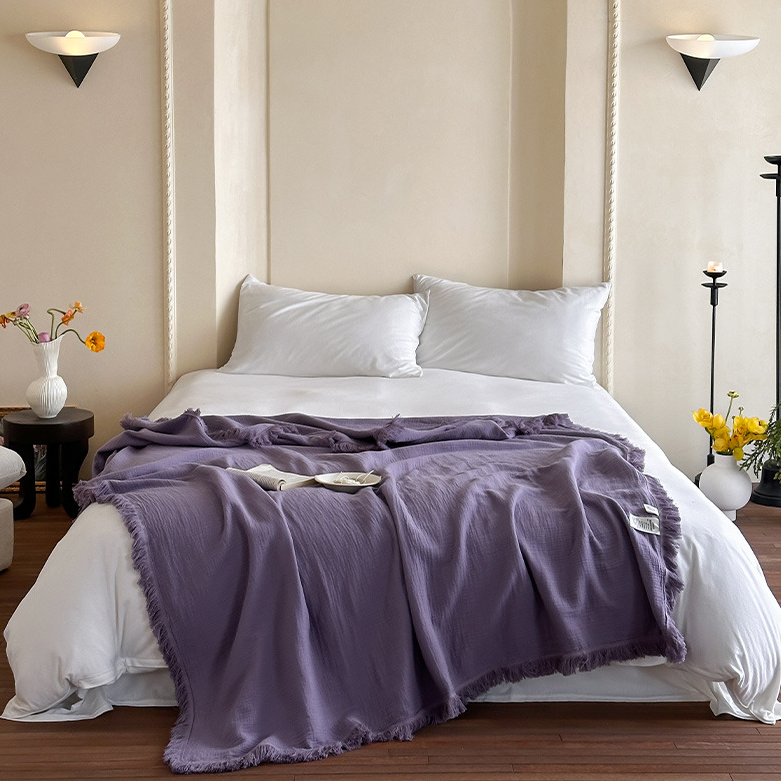 Coperta in garza di cotone con nappe in tinta unita semplice