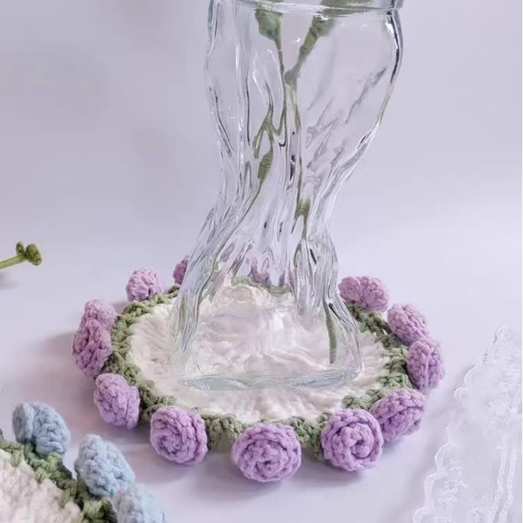 Sottobicchiere all'uncinetto con bouquet di rose fatto a mano