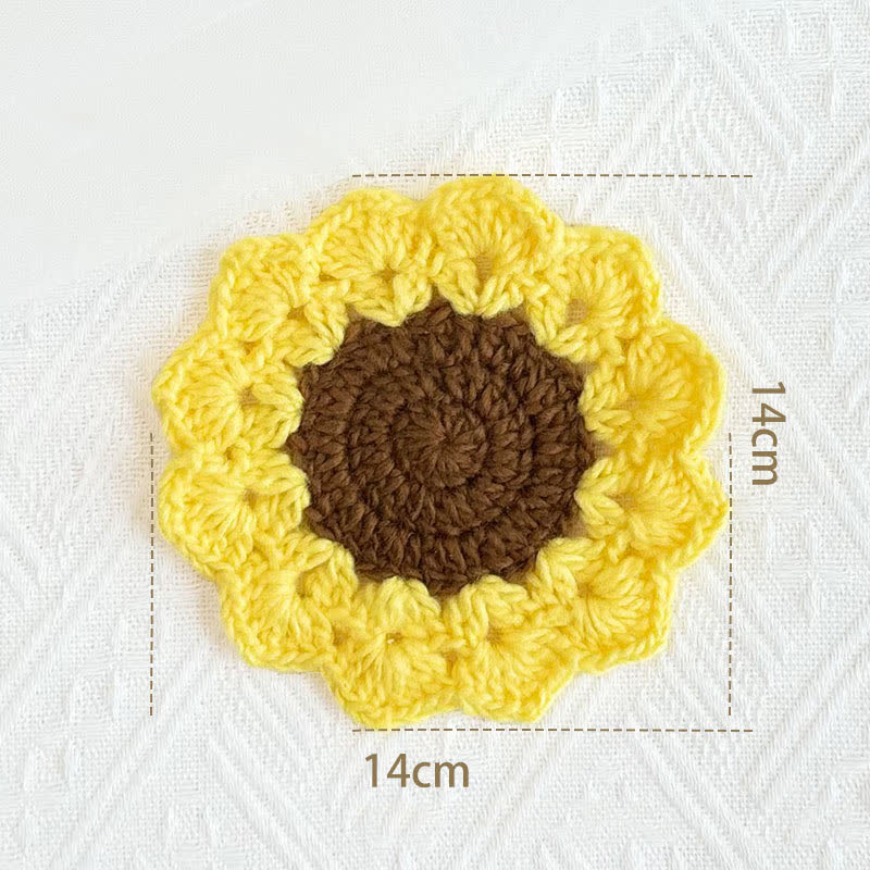 Sottobicchiere in filato all'uncinetto con fiori fatti a mano