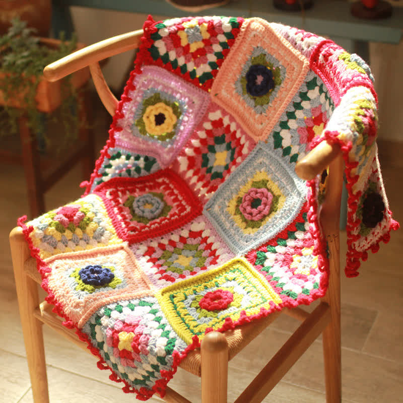 Elegante coperta floreale tessuta a mano all'uncinetto