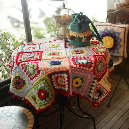 Elegante coperta floreale tessuta a mano all'uncinetto