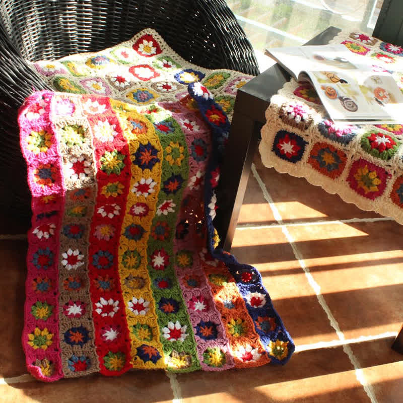 Coperta funzionale all'uncinetto con margherite luminose tessuta a mano