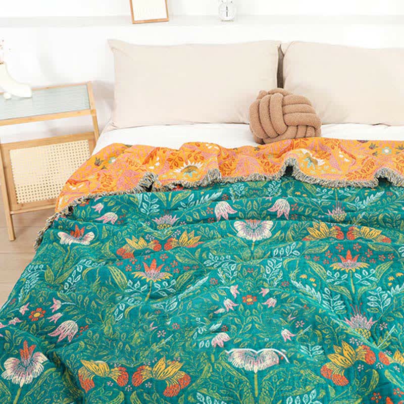 Trapunta reversibile in garza di cotone con nappe a forma di fiore