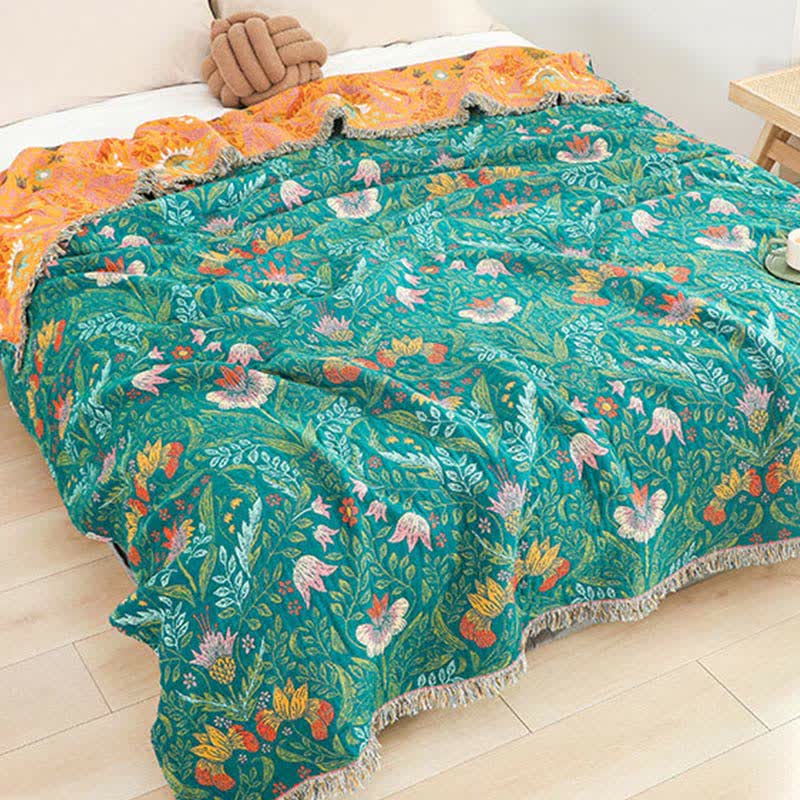 Trapunta reversibile in garza di cotone con nappe a forma di fiore