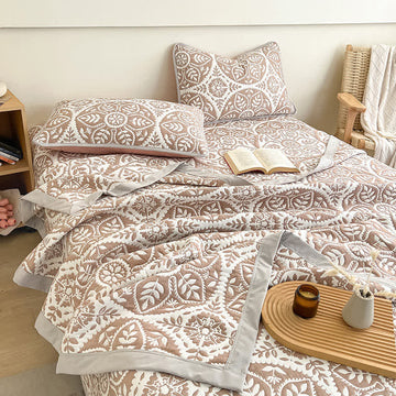 Copriletto jacquard con motivo a foglie geometriche