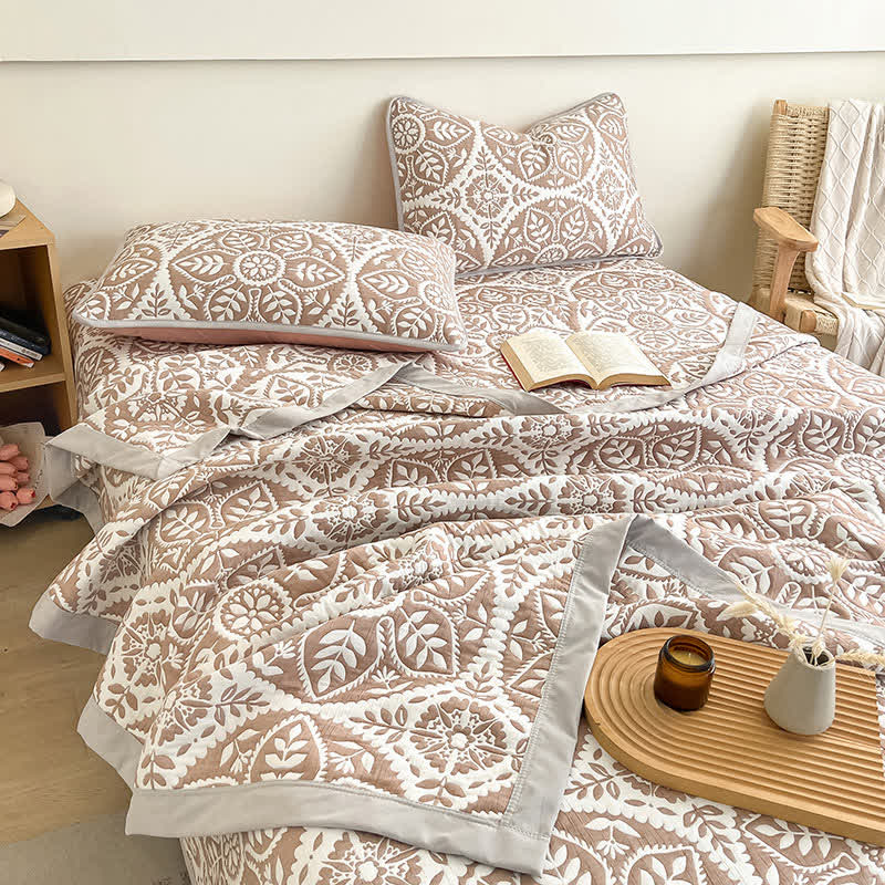 Copriletto jacquard con motivo a foglie geometriche