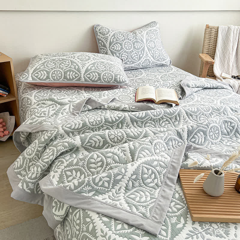 Copriletto jacquard con motivo a foglie geometriche