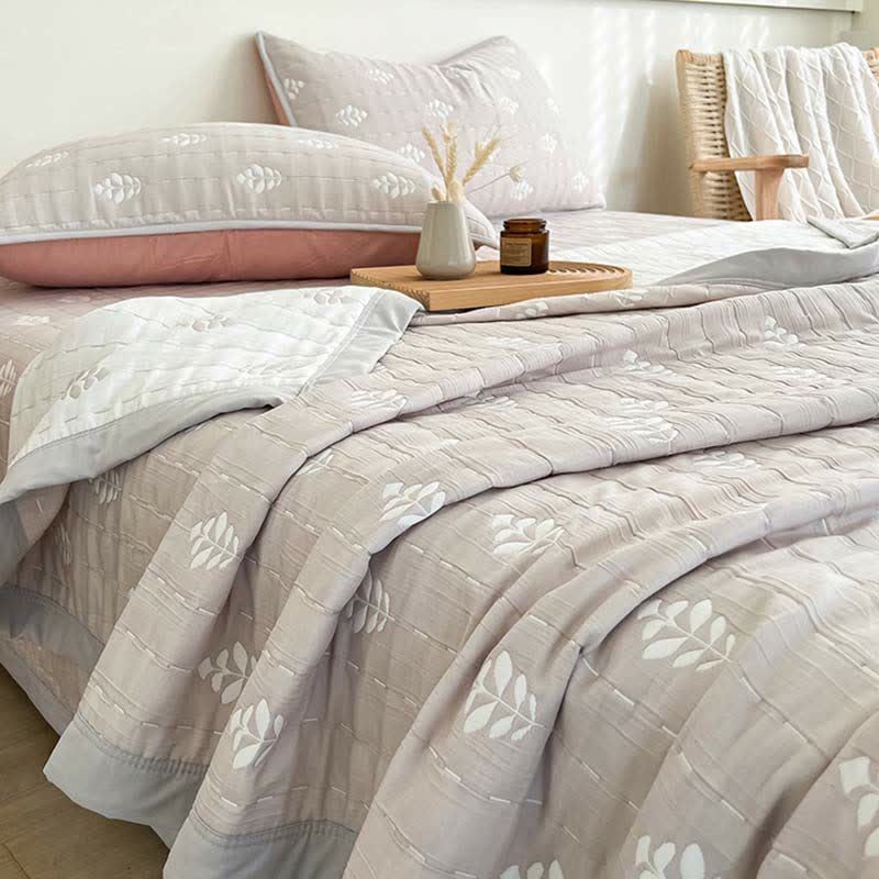 Copriletto morbido in jacquard con motivo a foglie