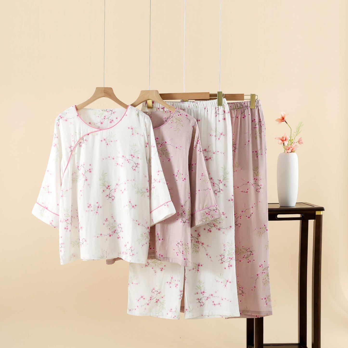 Pigiama in cotone e bambù con stampa vintage di fiori di prugna