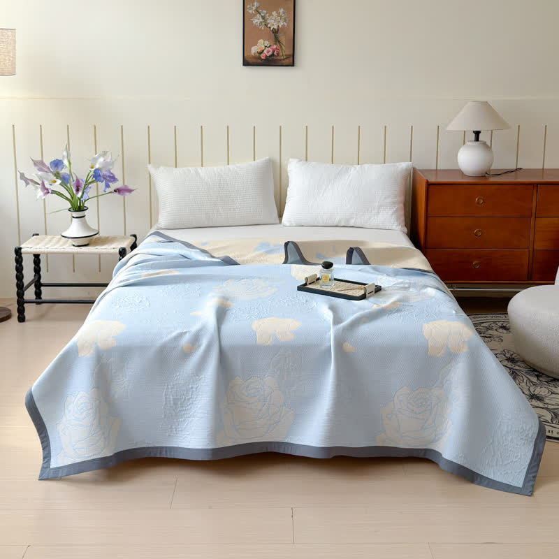 Trapunta reversibile in garza di cotone con stampa a rose