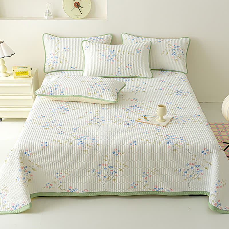 Copriletto rustico ed elegante con stampa a foglie