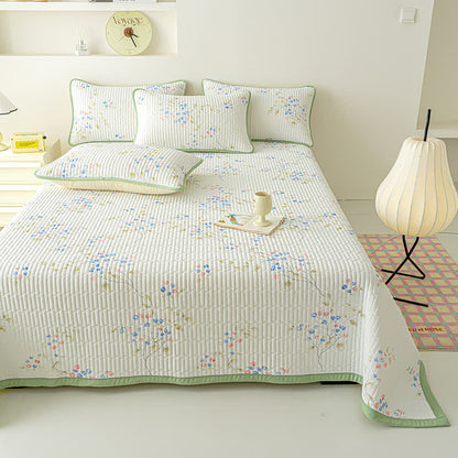 Copriletto rustico ed elegante con stampa a foglie
