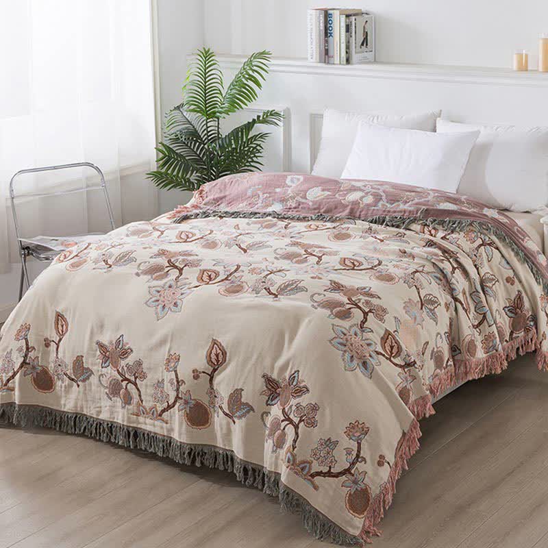 Trapunta vintage con nappe floreali in garza di cotone