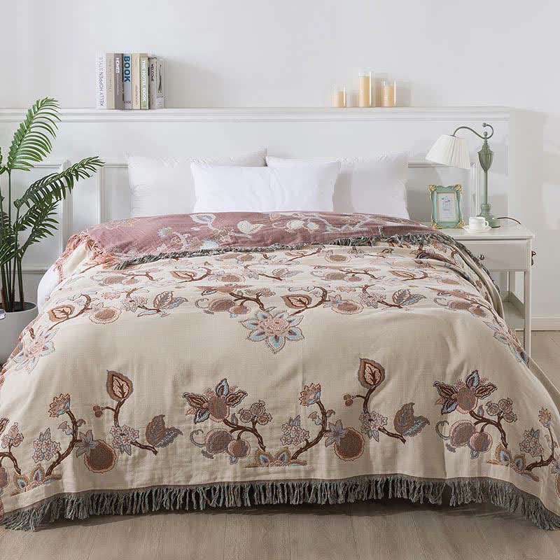 Trapunta vintage con nappe floreali in garza di cotone