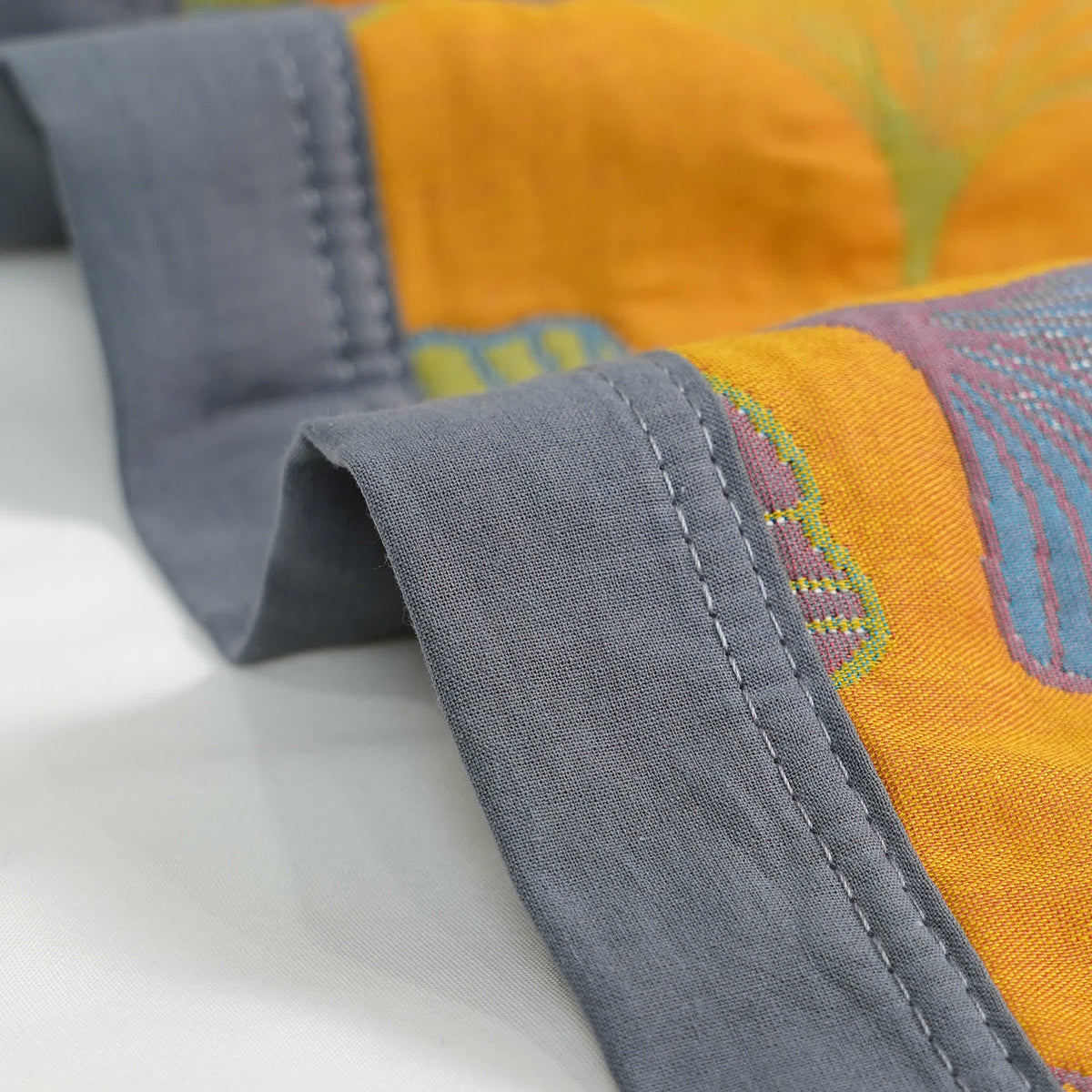 Trapunta reversibile in cotone con motivo a foglie di ginkgo - image 10